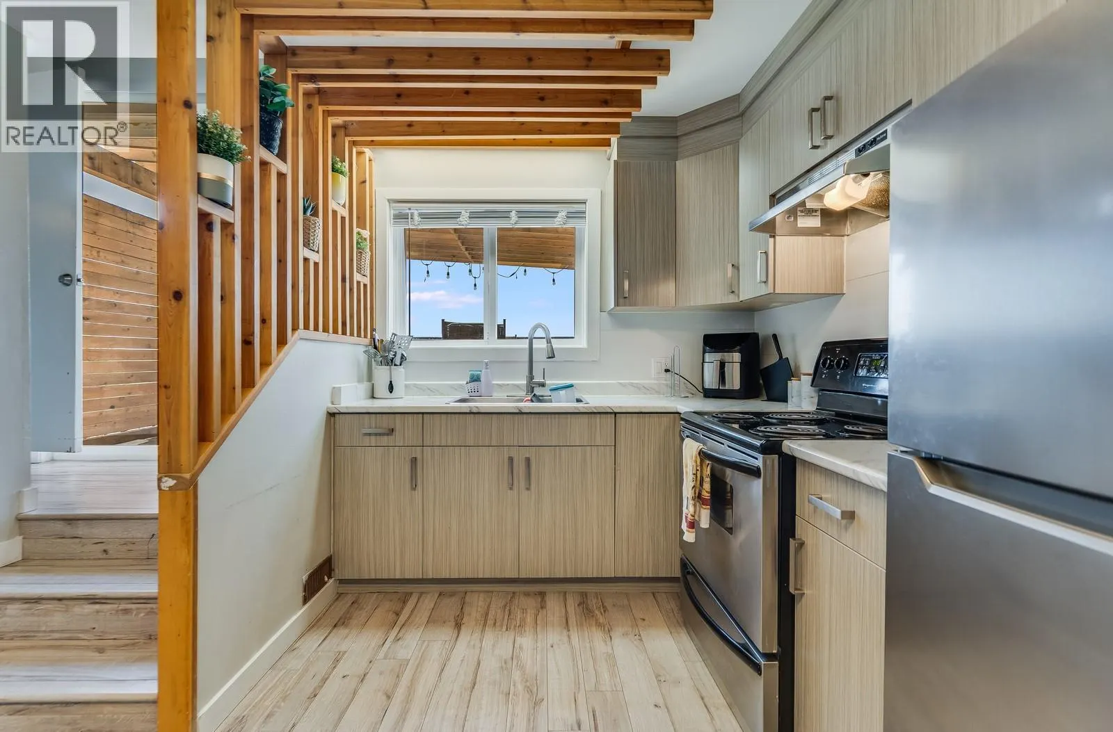 1293 Highway 33 E