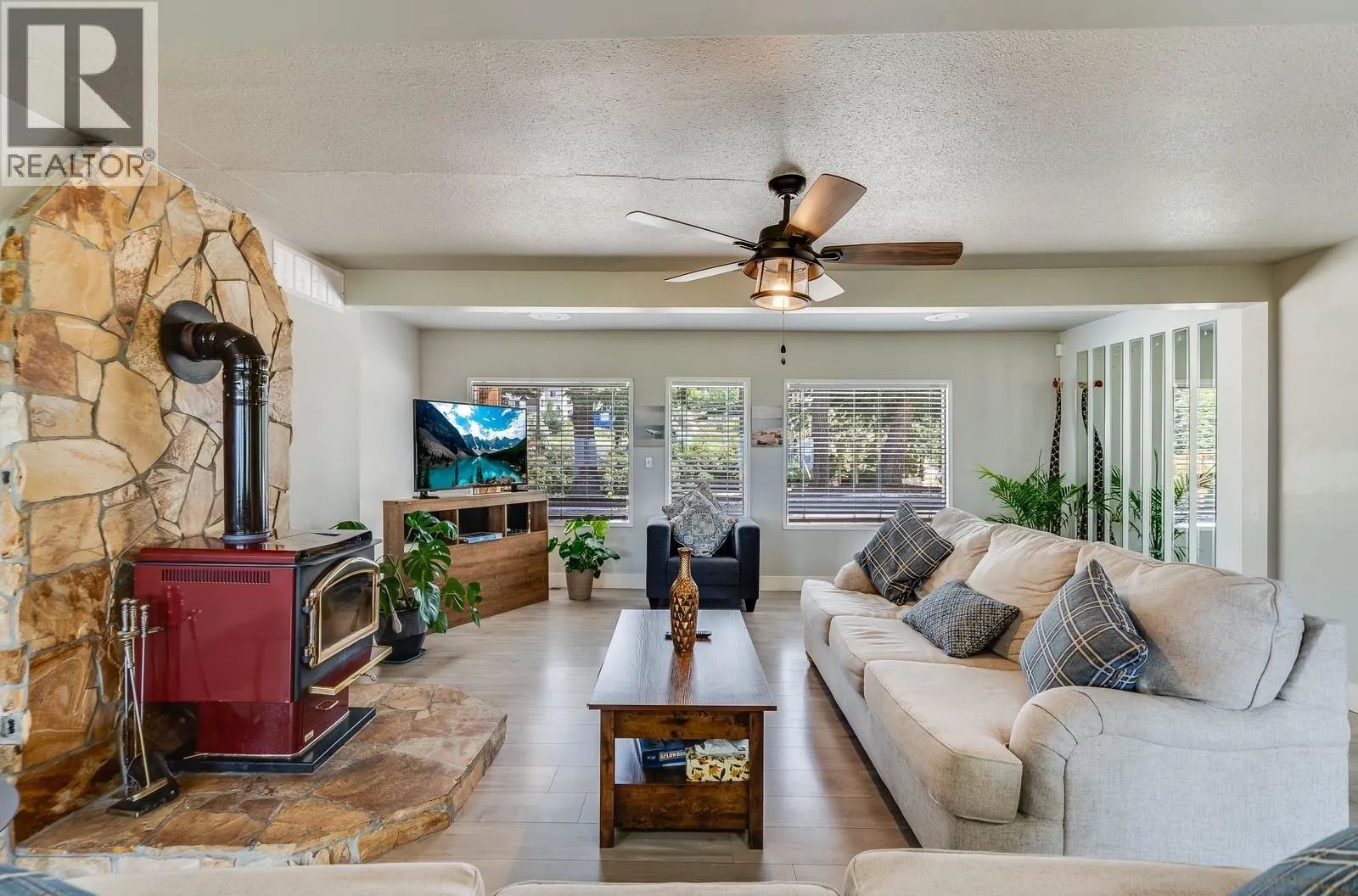 1293 Highway 33 E
