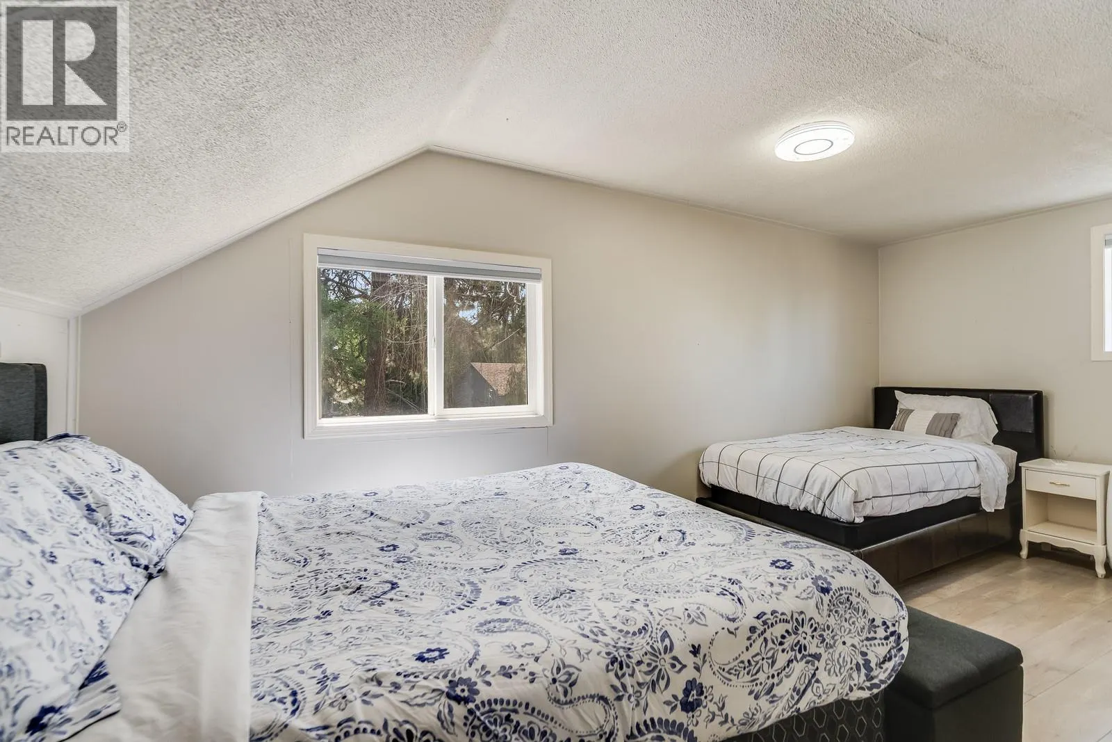 1293 Highway 33 E