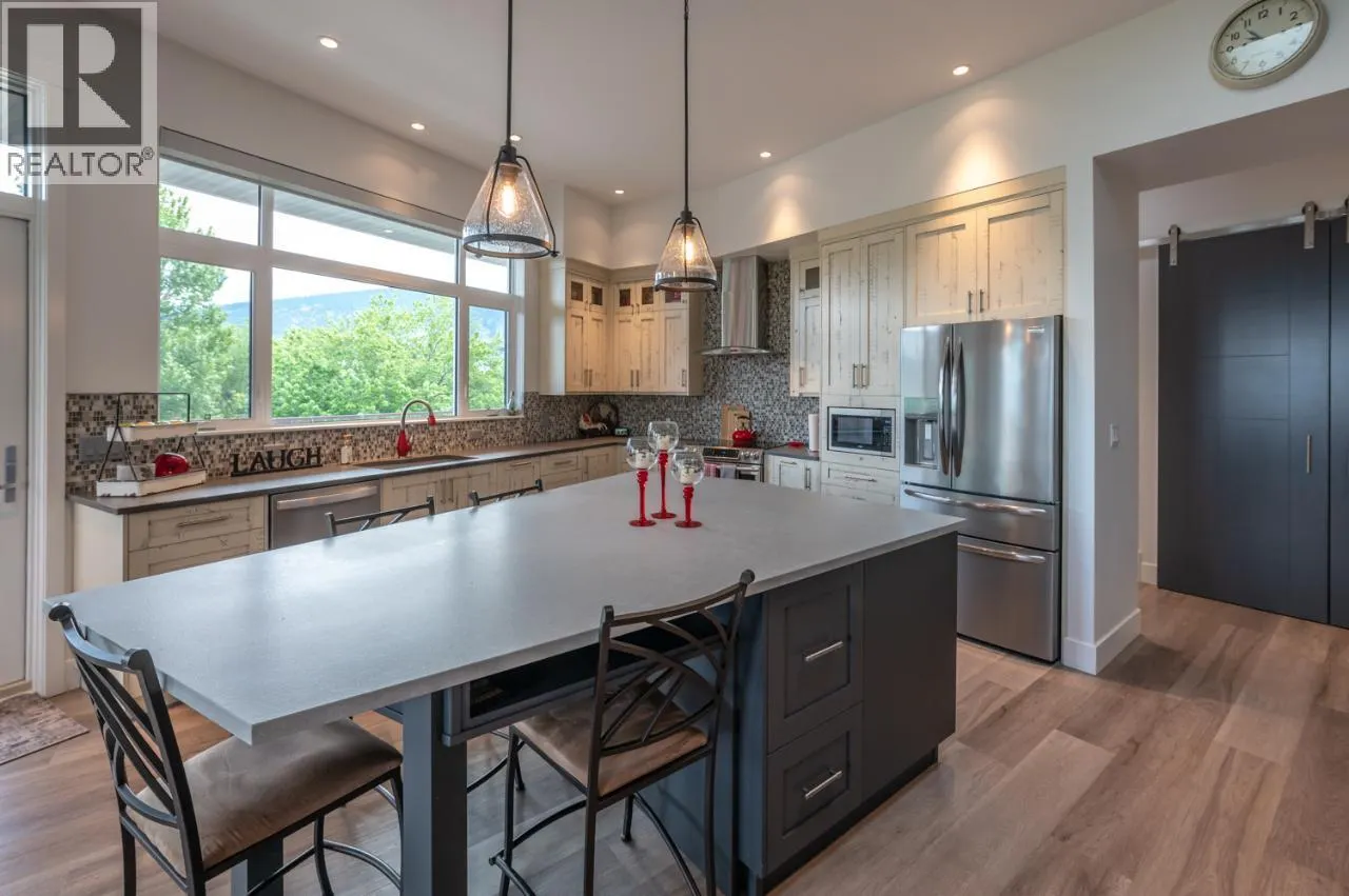 88 Lakeshore Drive