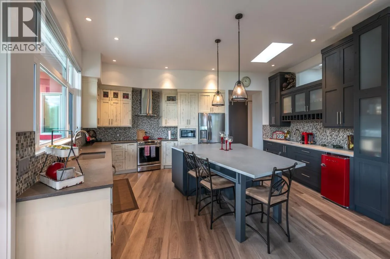 88 Lakeshore Drive