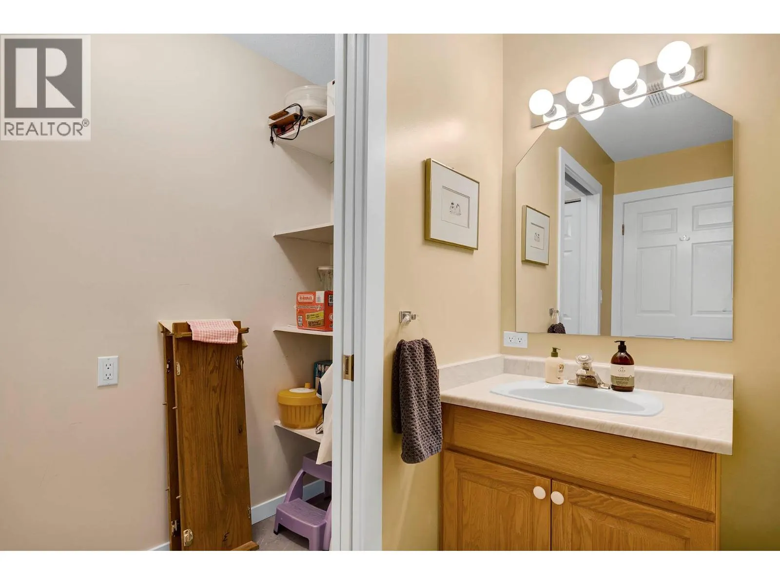 2030 VAN HORNE Drive Unit# 26