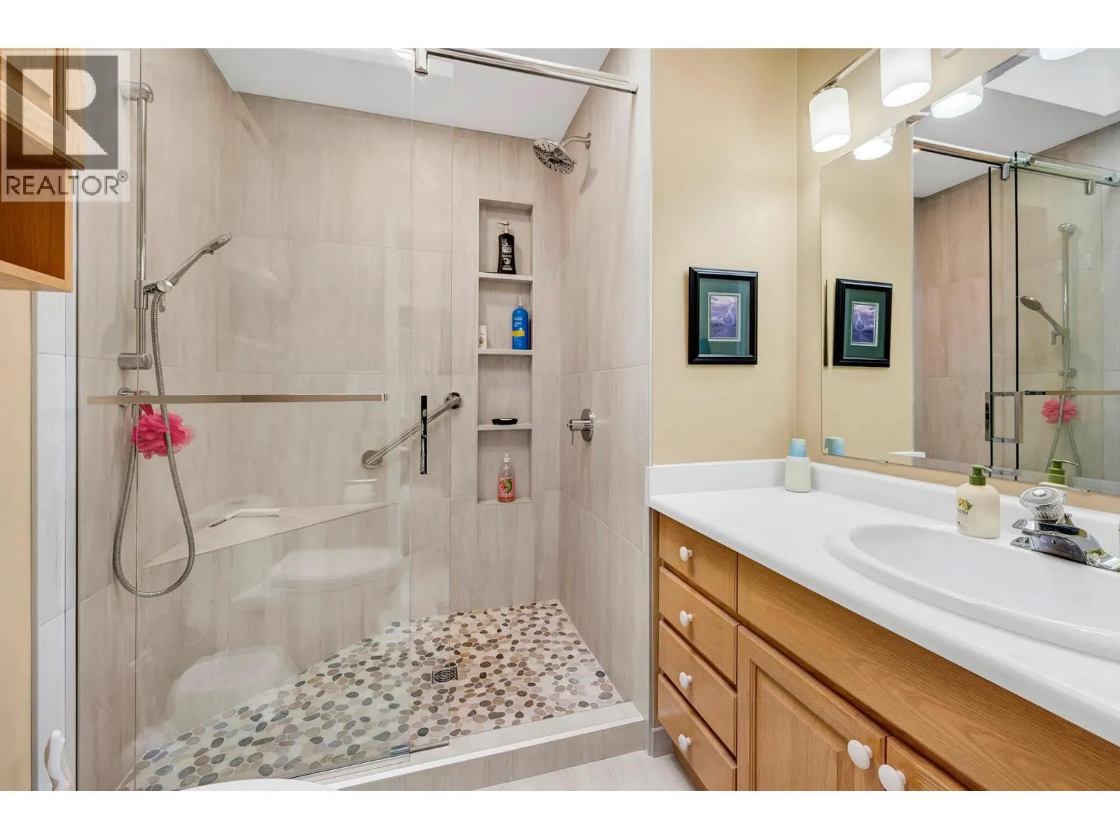 2030 VAN HORNE Drive Unit# 26