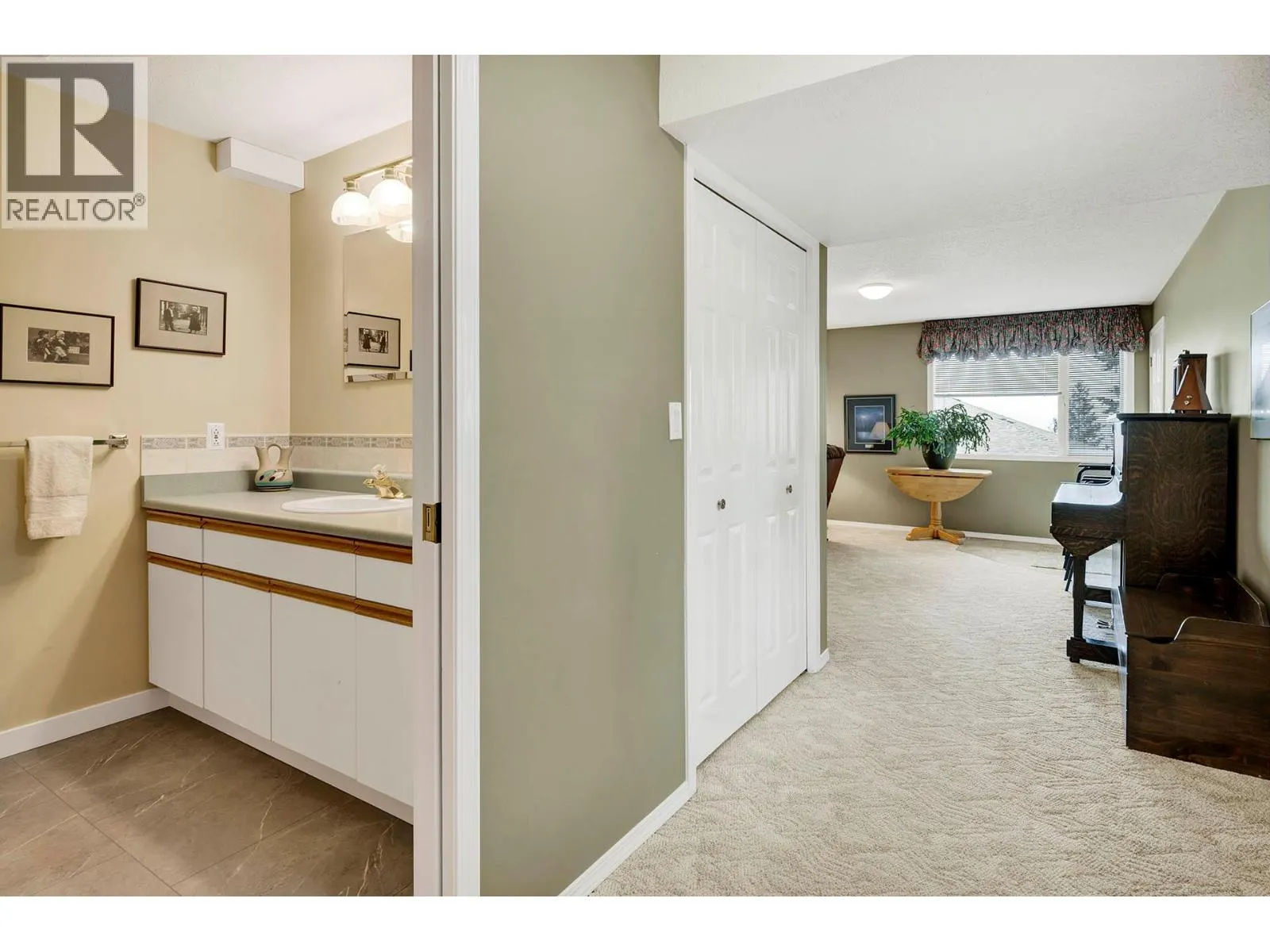 2030 VAN HORNE Drive Unit# 26
