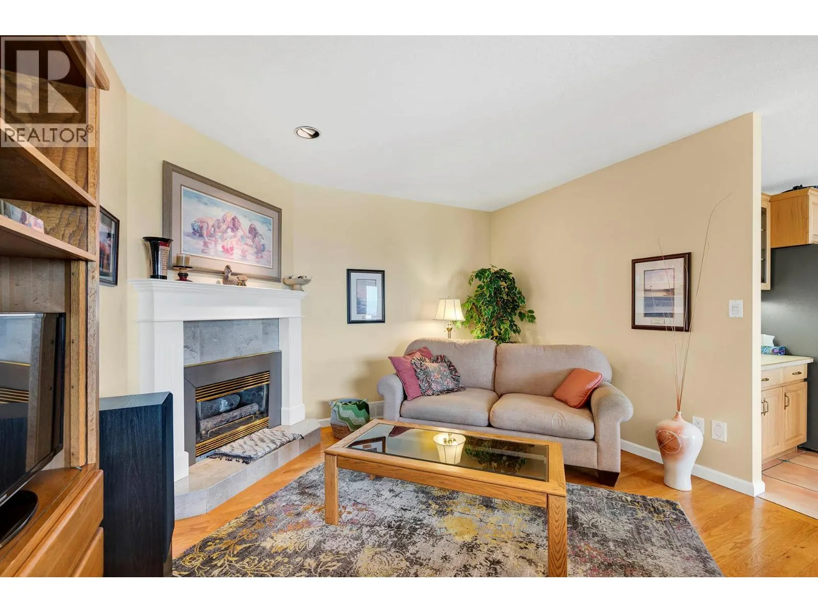 2030 VAN HORNE Drive Unit# 26