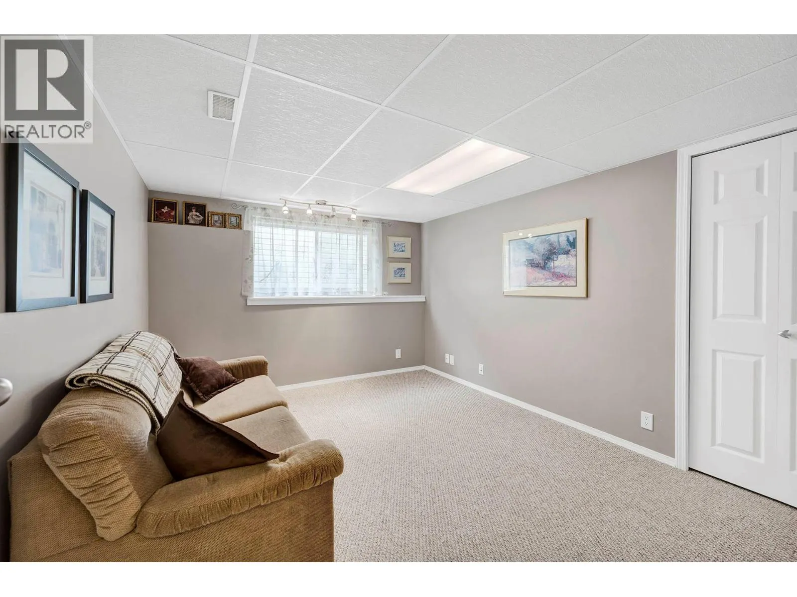 2030 VAN HORNE Drive Unit# 26