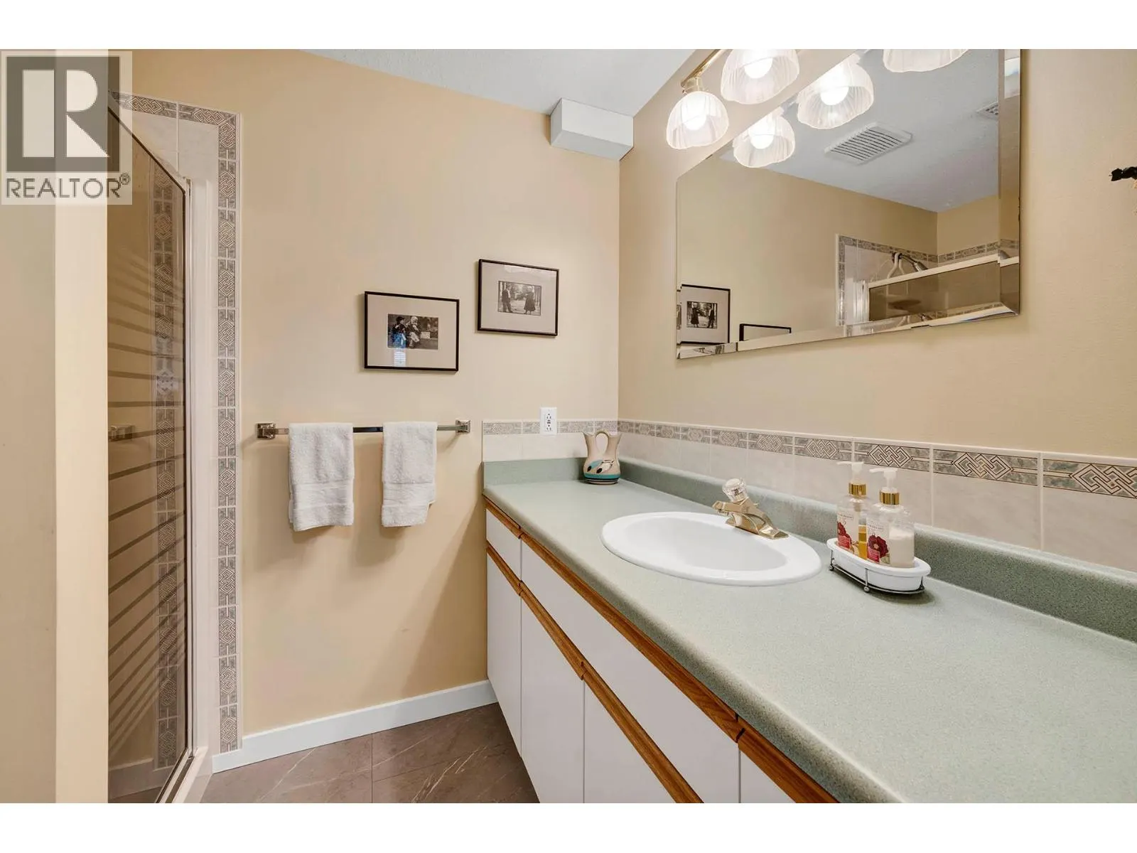 2030 VAN HORNE Drive Unit# 26