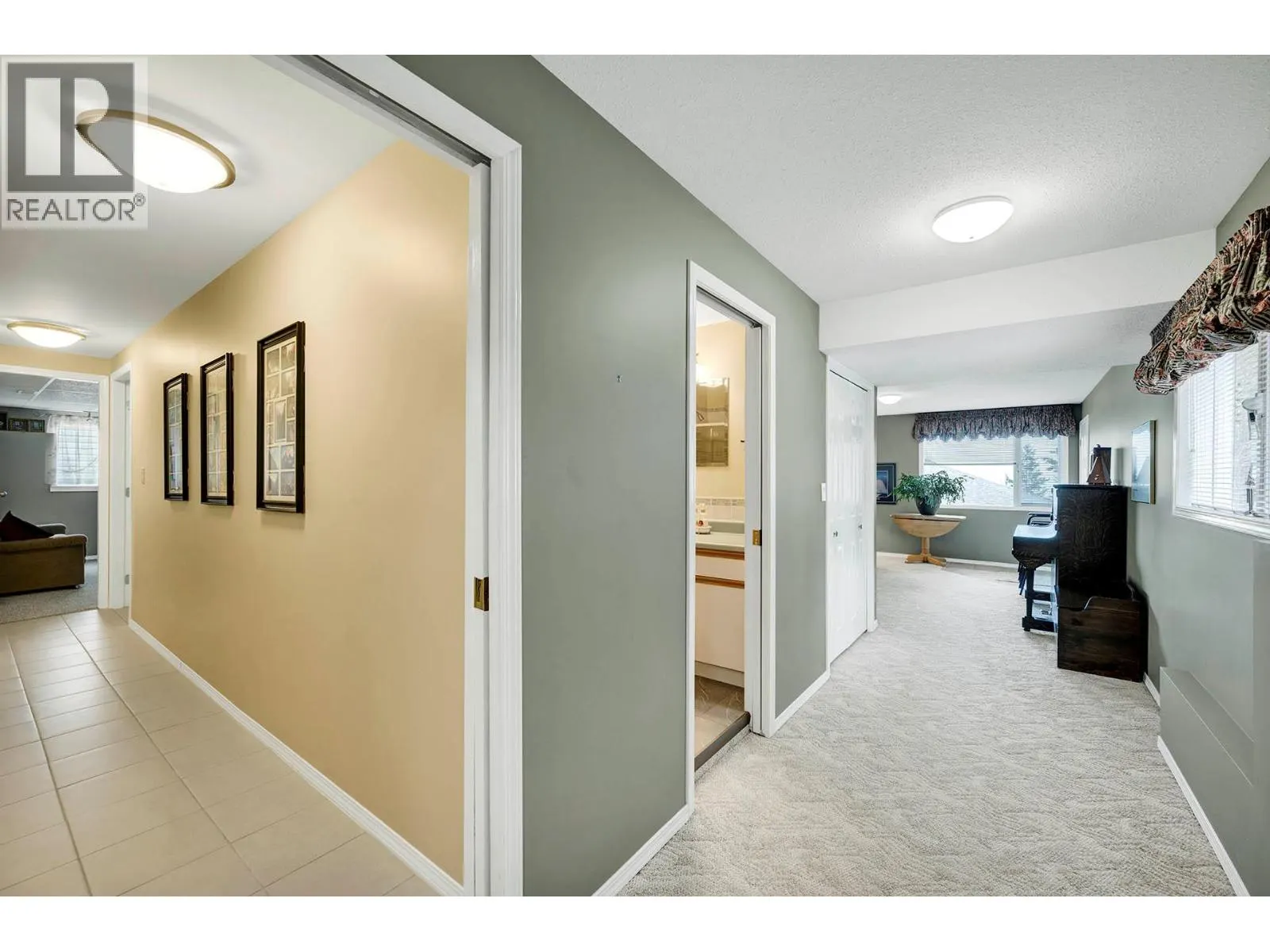 2030 VAN HORNE Drive Unit# 26