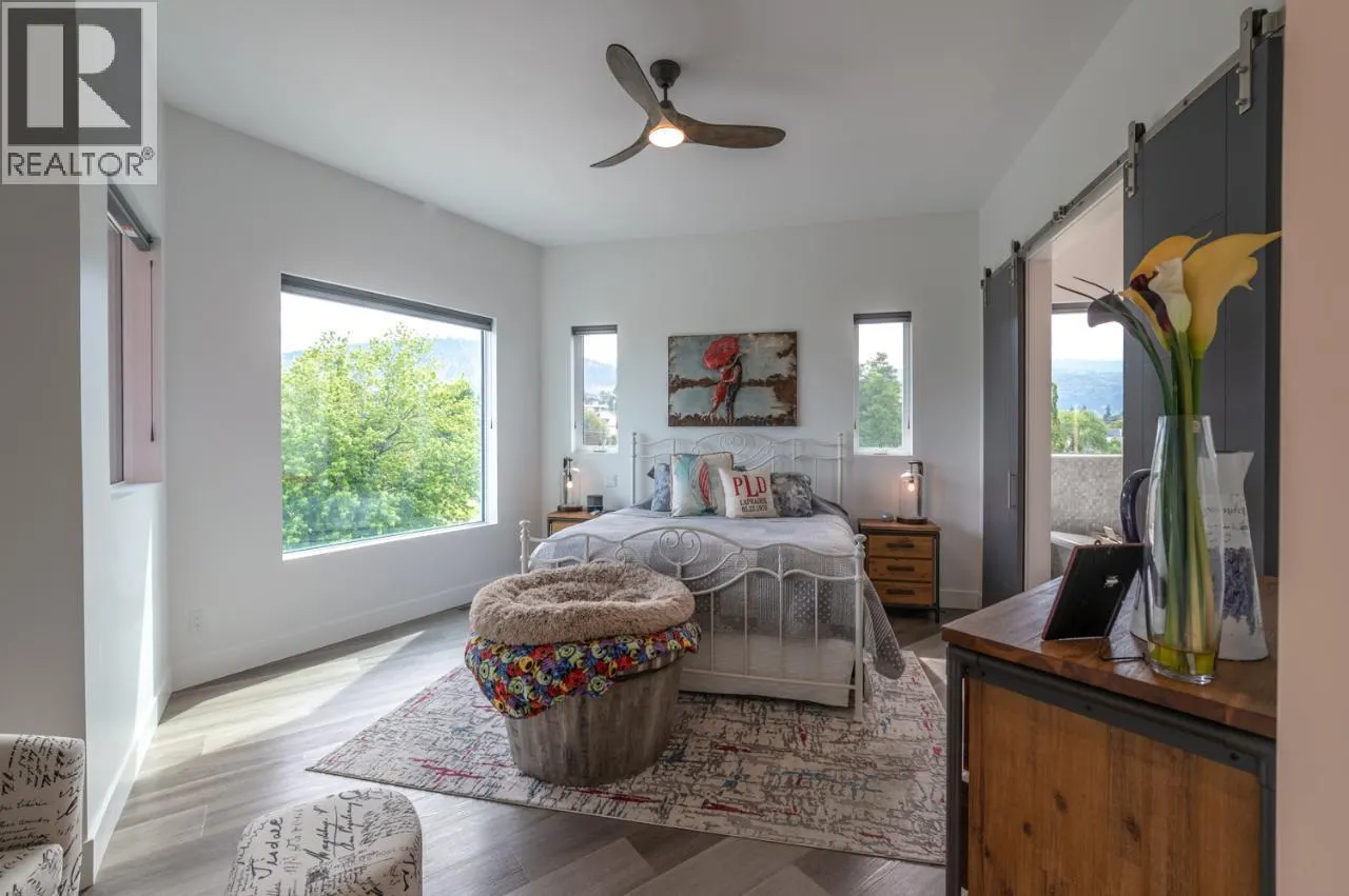 88 Lakeshore Drive