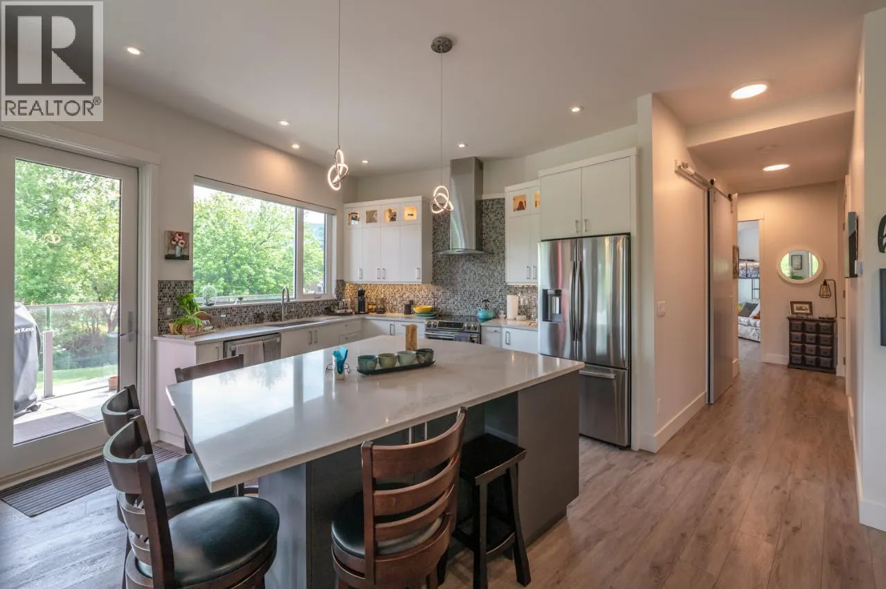 88 Lakeshore Drive