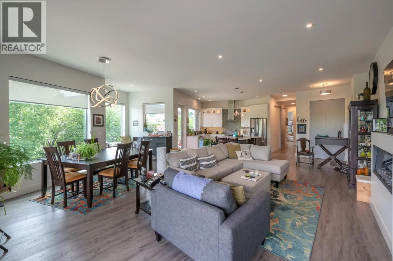 88 Lakeshore Drive