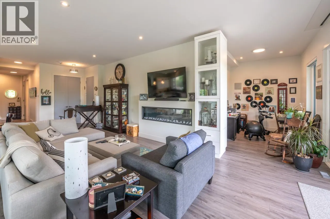 88 Lakeshore Drive Unit# 301