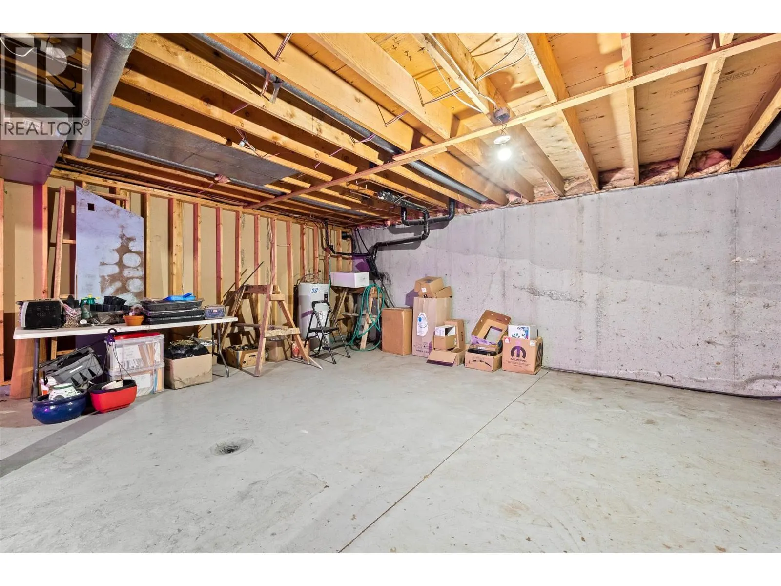 311 HOLLYWOOD Crescent