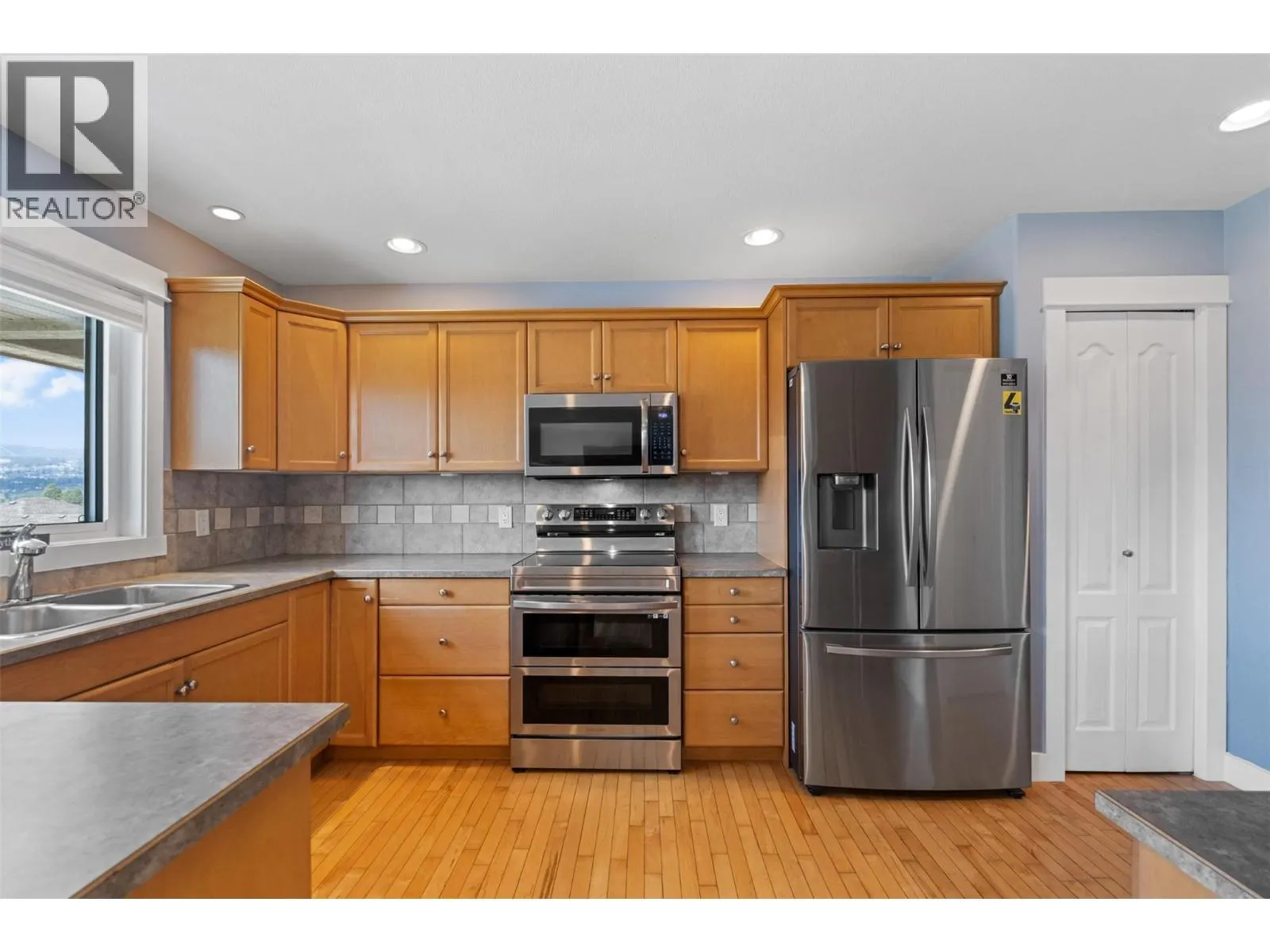 1682 Vineyard Drive