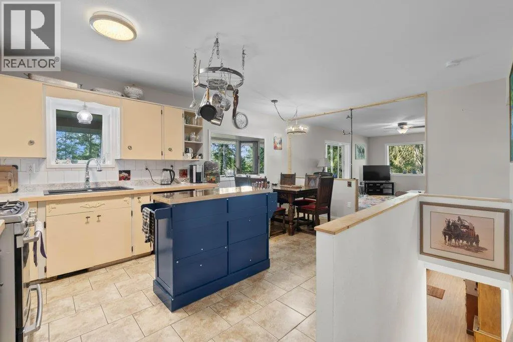857 GRANDVIEW BENCH Road