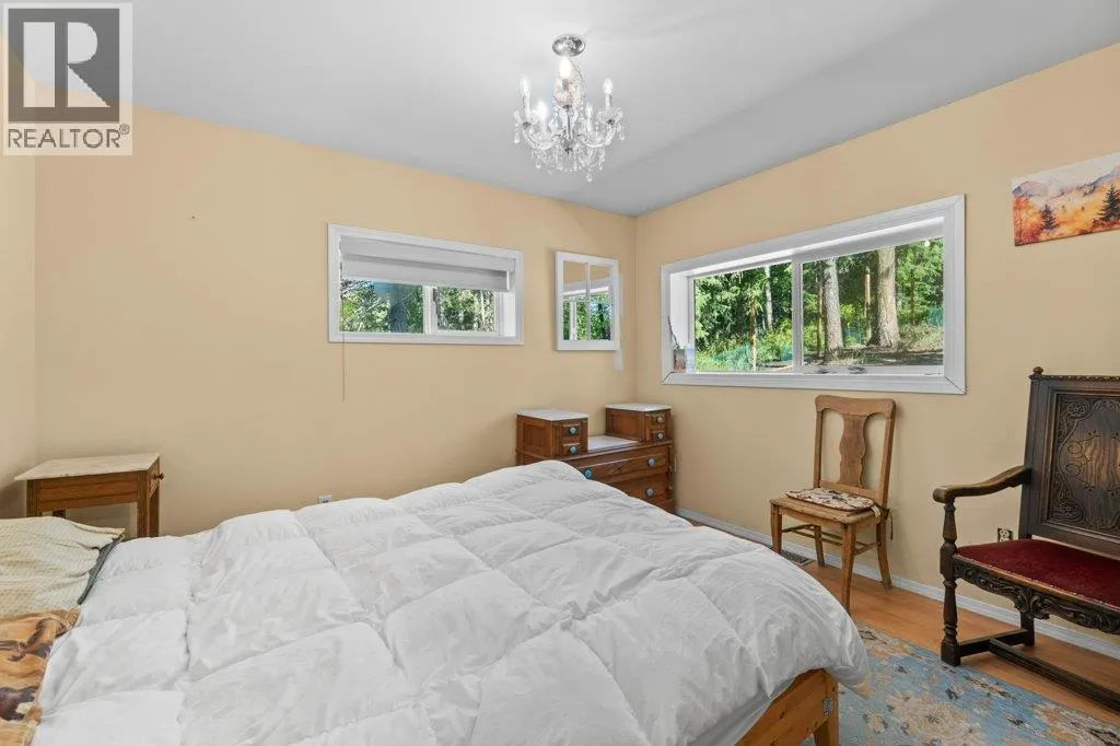 857 GRANDVIEW BENCH Road