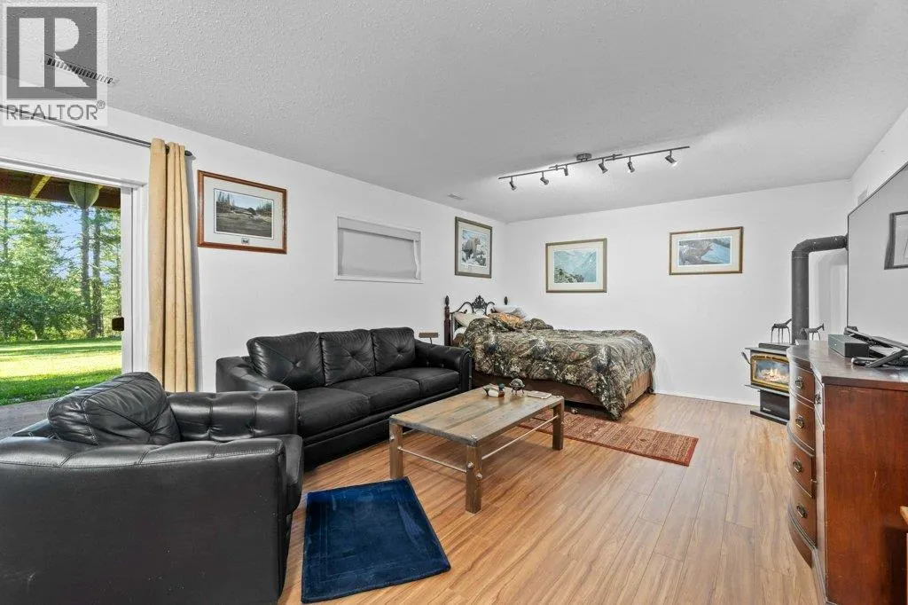 857 GRANDVIEW BENCH Road