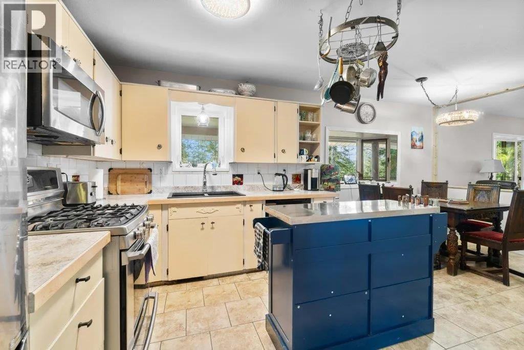 857 GRANDVIEW BENCH Road