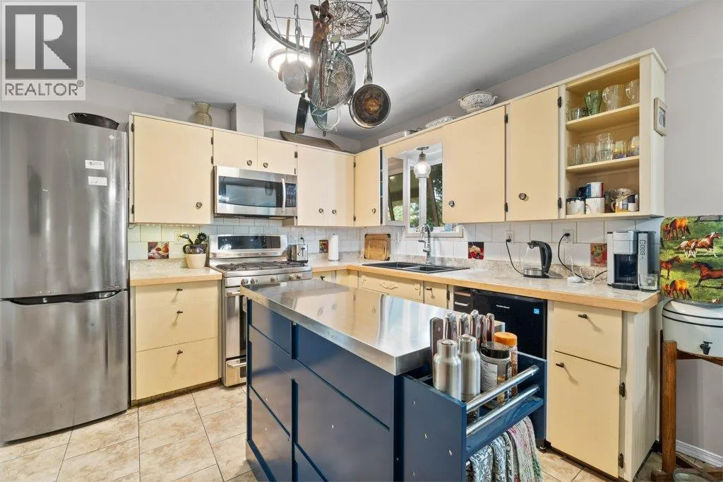 857 GRANDVIEW BENCH Road