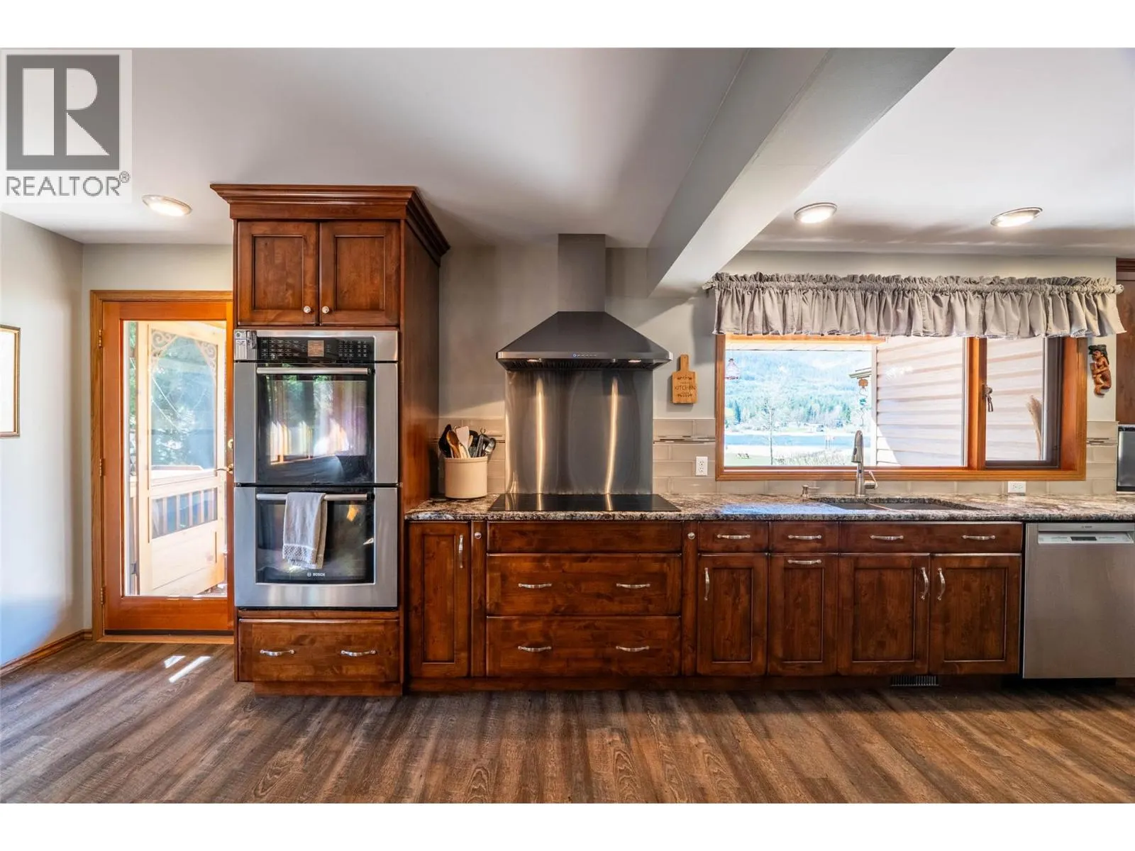 6158 REDFISH Road
