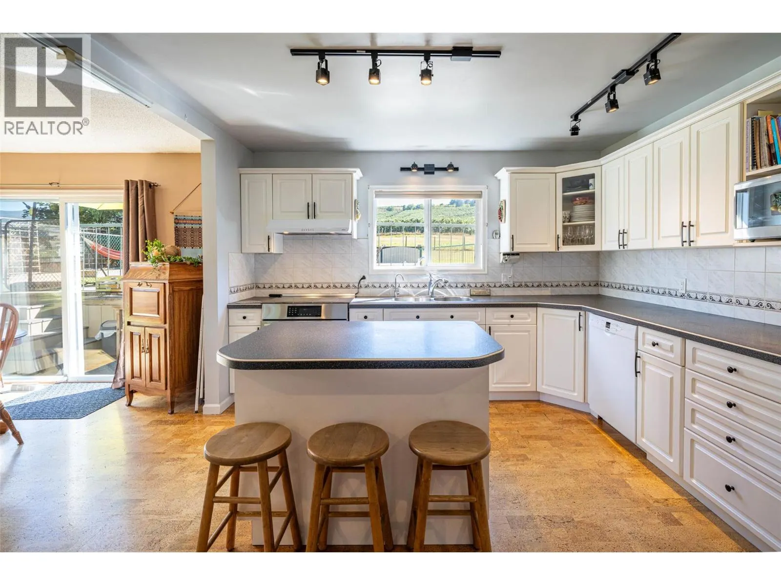 6281 Pleasant Valley Road