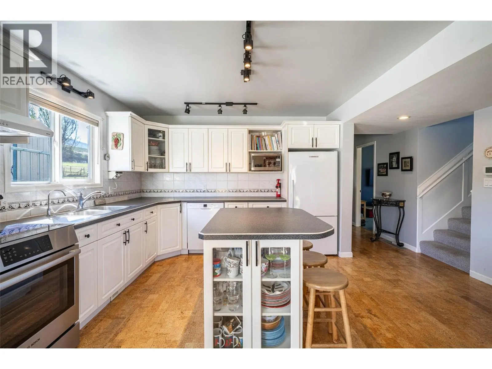 6281 Pleasant Valley Road
