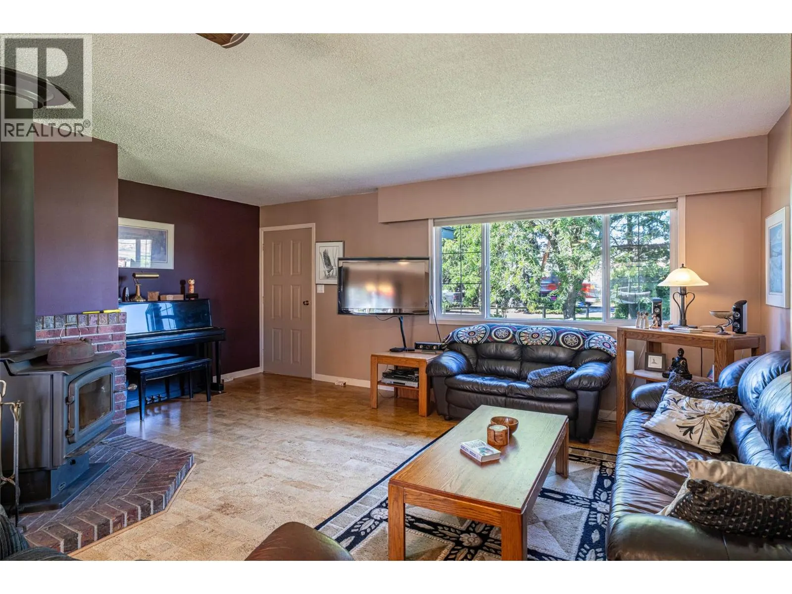 6281 Pleasant Valley Road