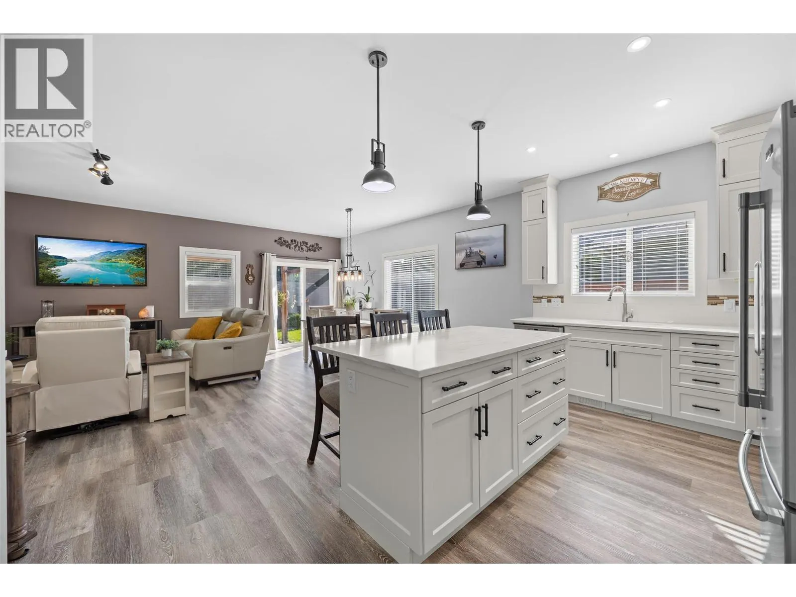 3339 Kingfisher Road