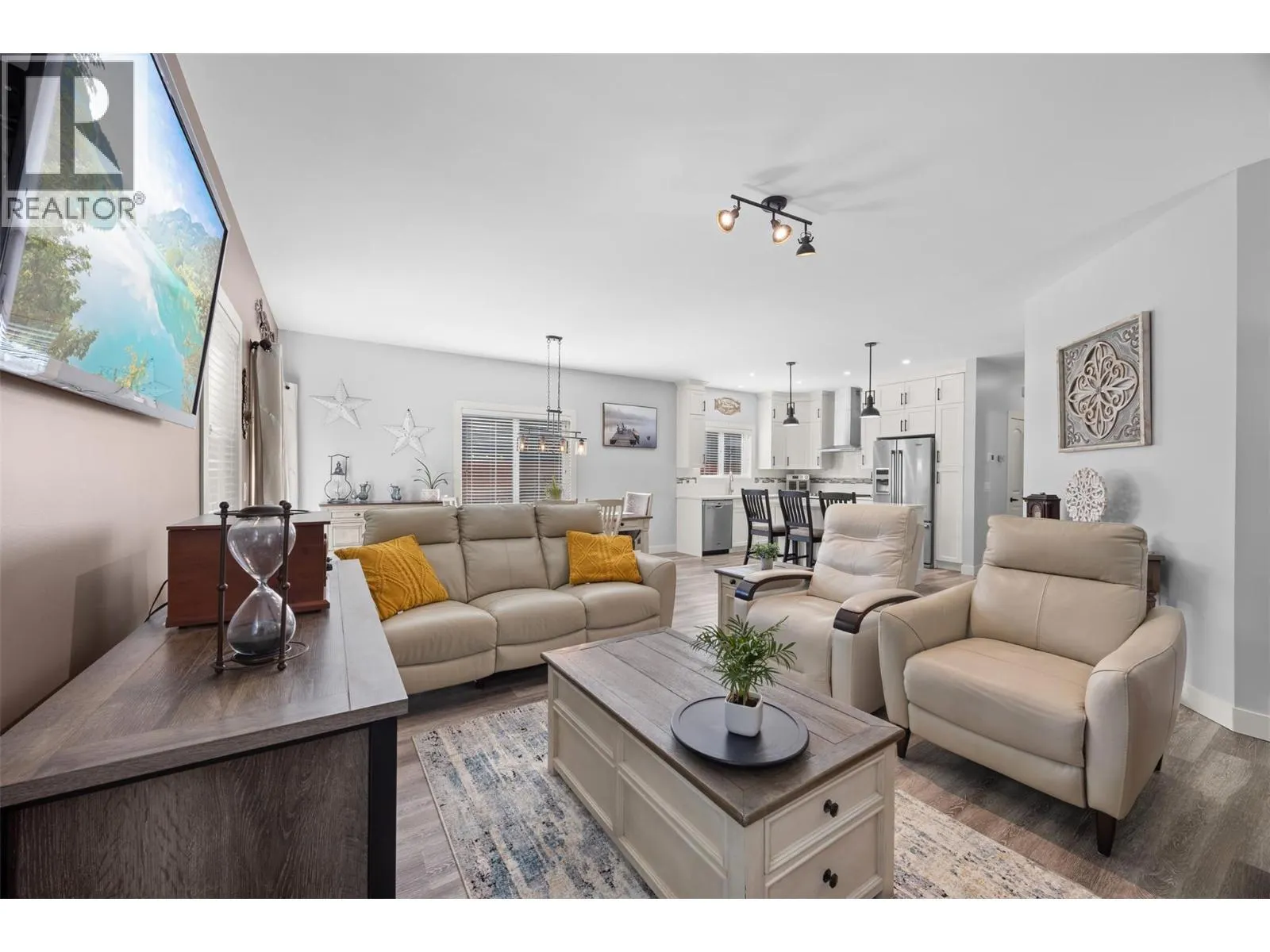 3339 Kingfisher Road