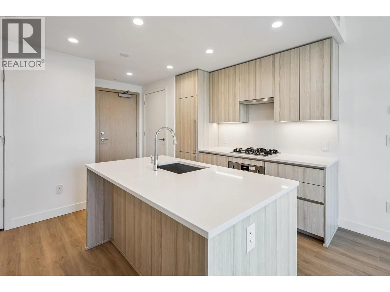 238 Leon Avenue Unit# 809