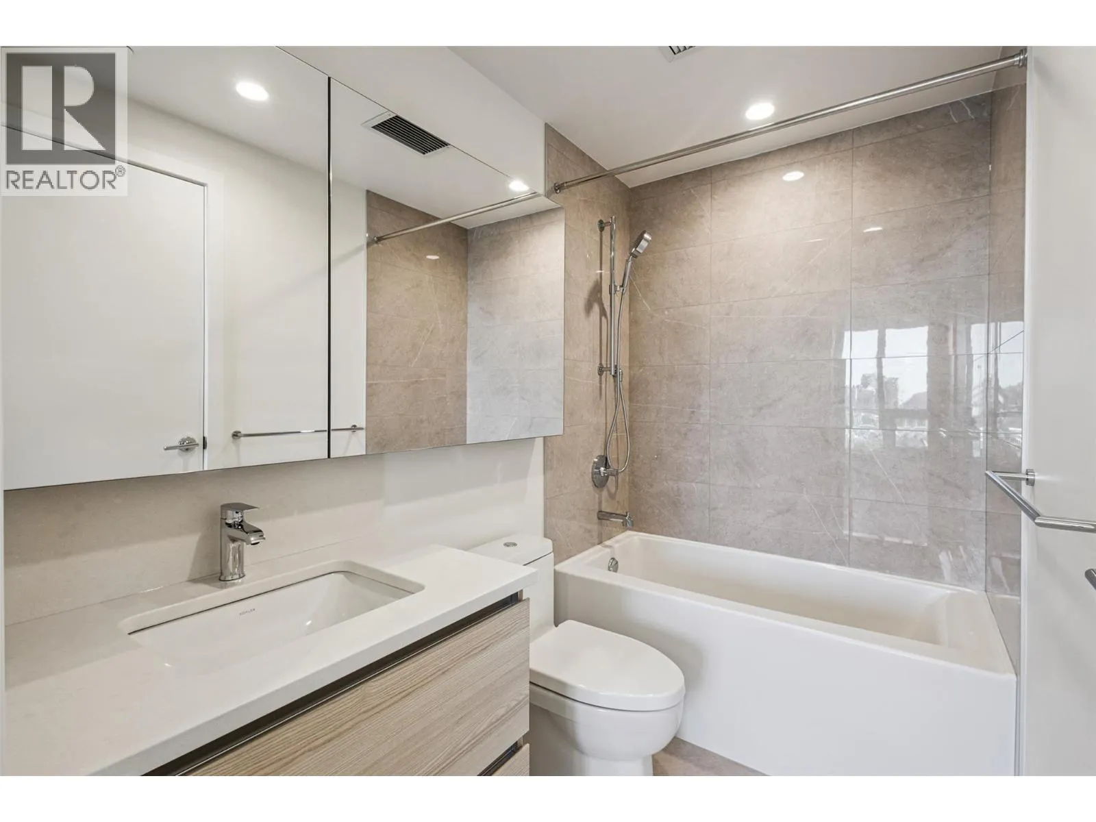 238 Leon Avenue Unit# 809