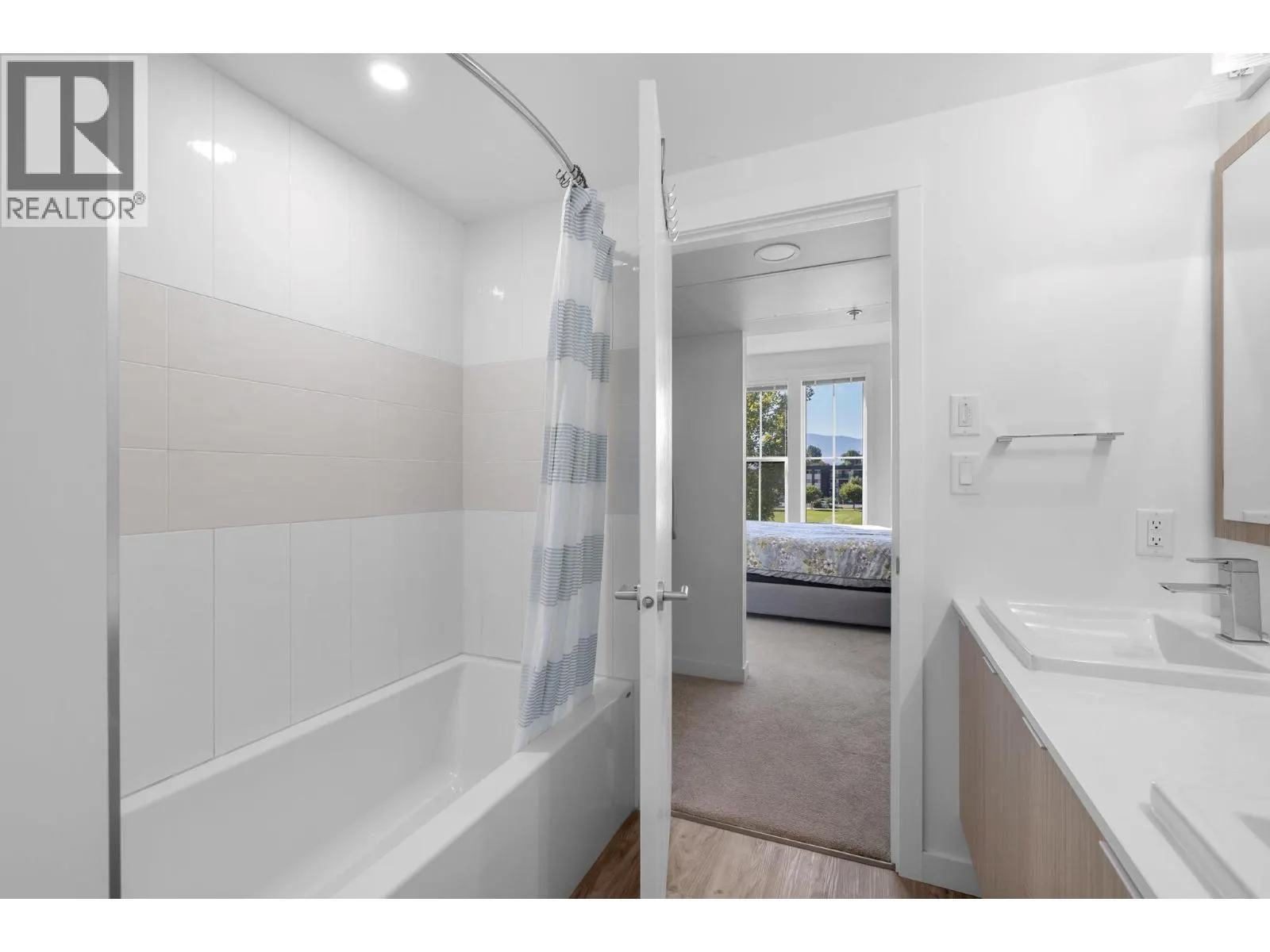 1775 Chapman Place Unit# 221