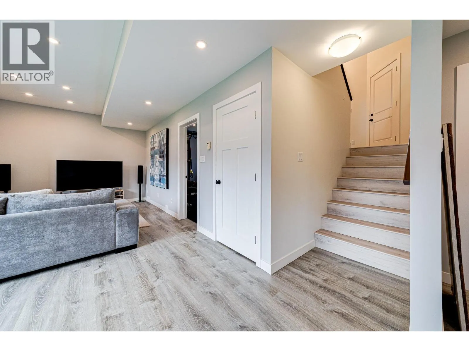 2030 GOLDEN EAGLE Drive