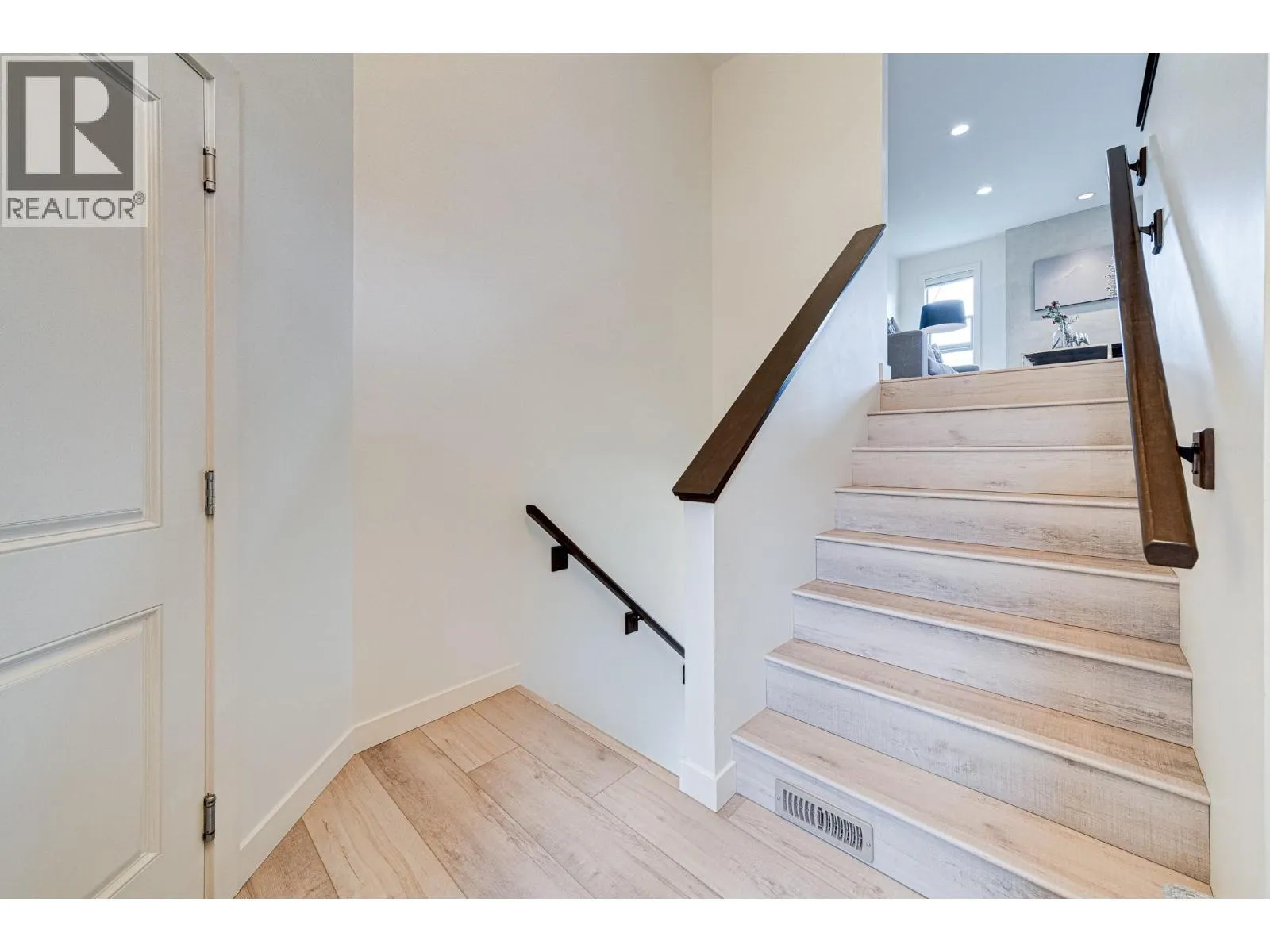 2030 GOLDEN EAGLE Drive