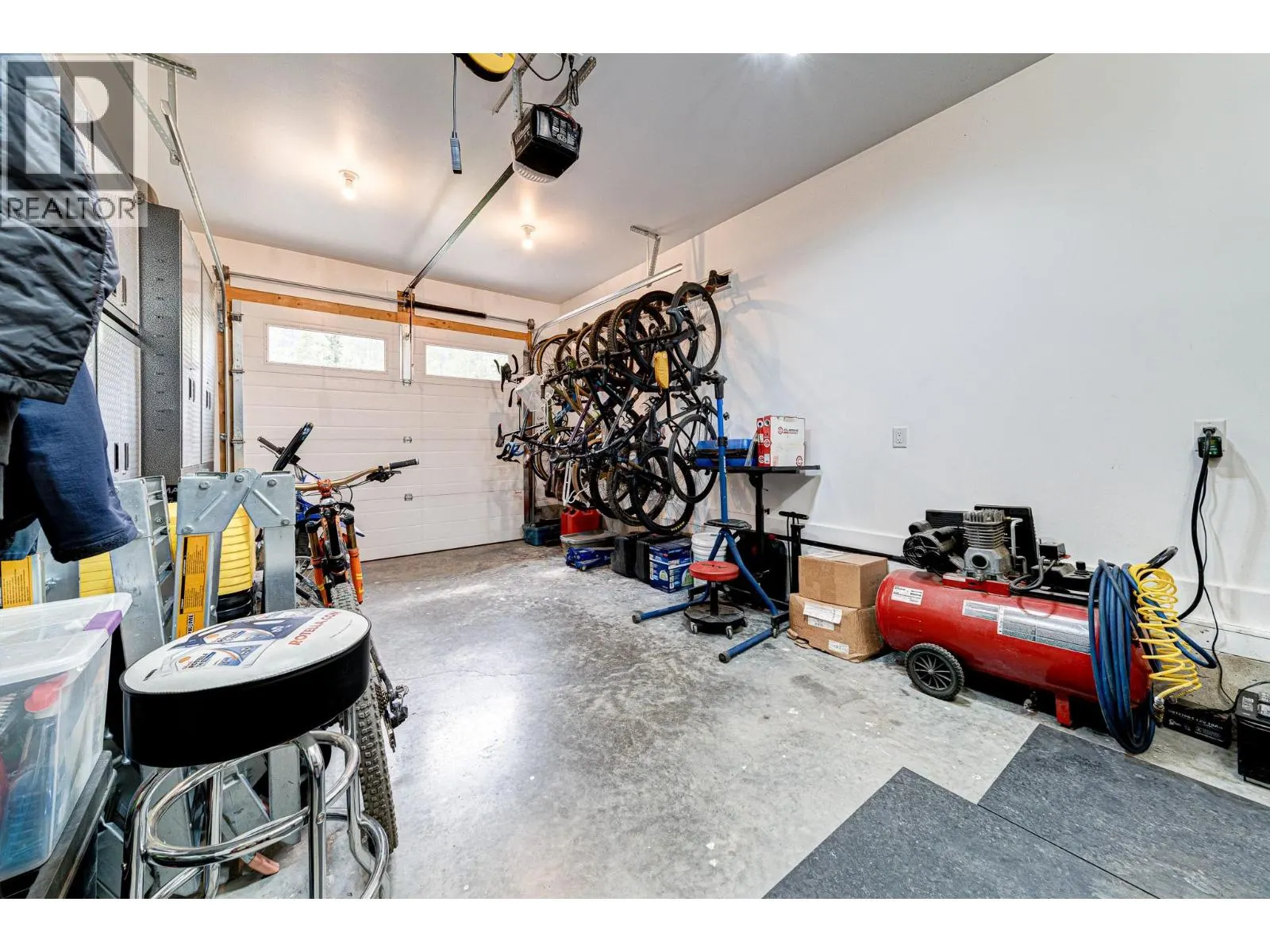 2030 GOLDEN EAGLE Drive