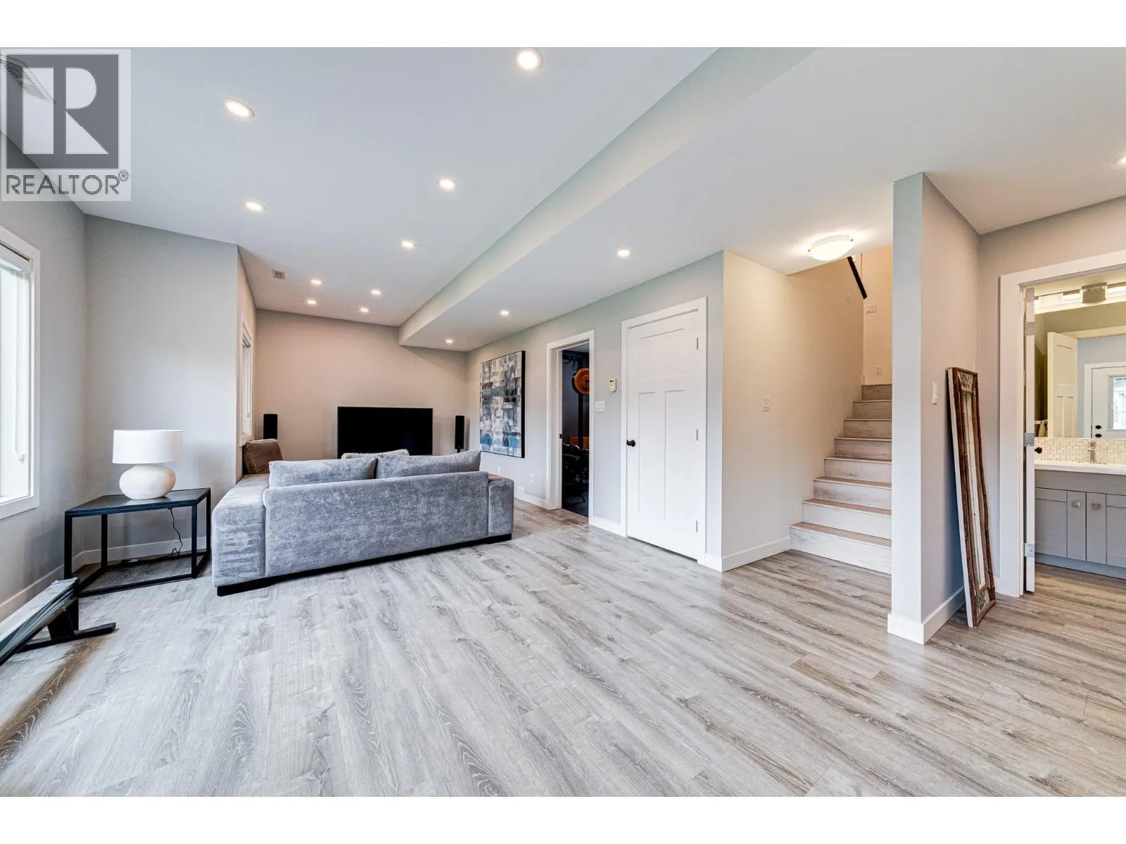 2030 GOLDEN EAGLE Drive