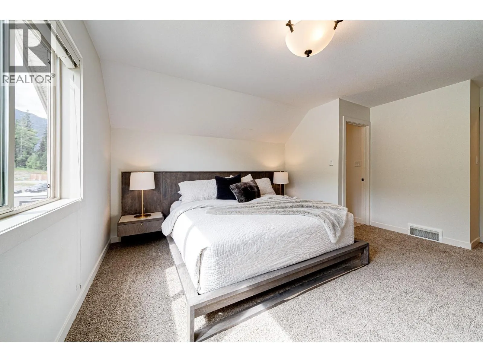 2030 GOLDEN EAGLE Drive