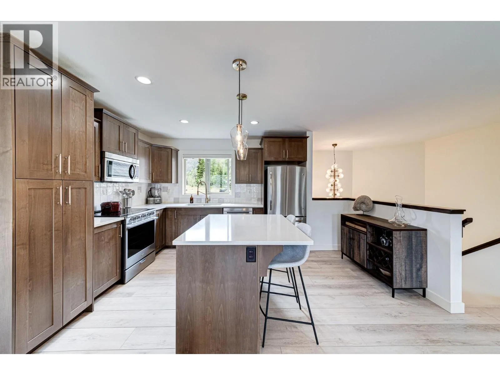 2030 GOLDEN EAGLE Drive