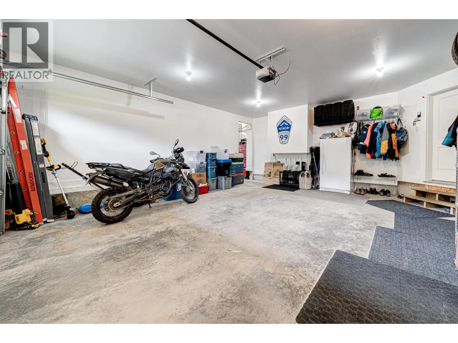 2030 GOLDEN EAGLE Drive