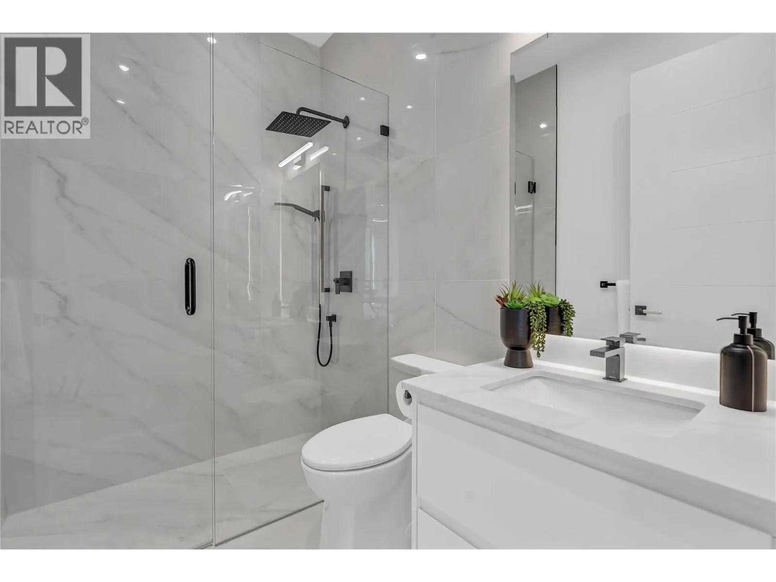 602 Lakeshore Drive Unit# 201