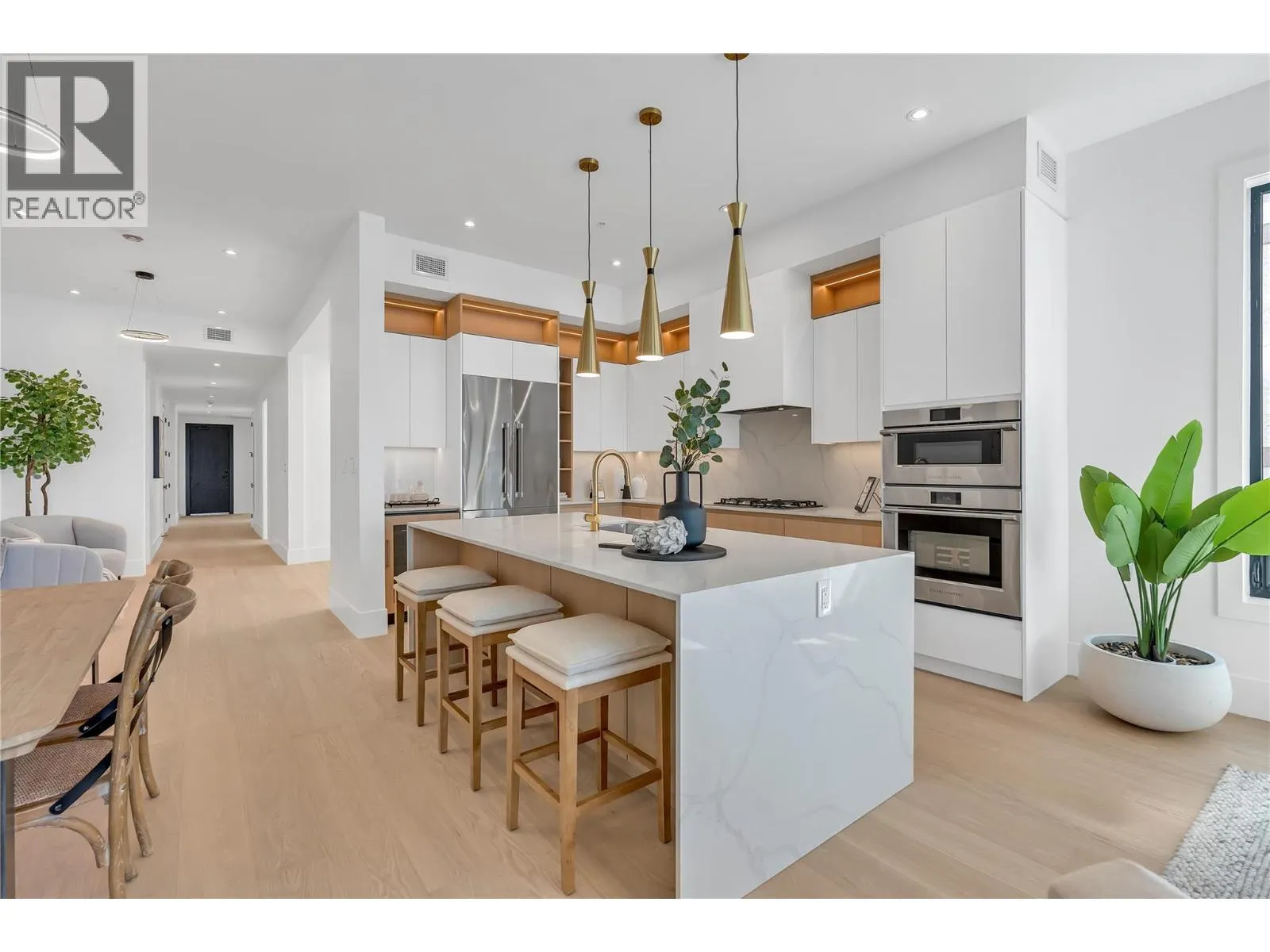 602 Lakeshore Drive Unit# 201