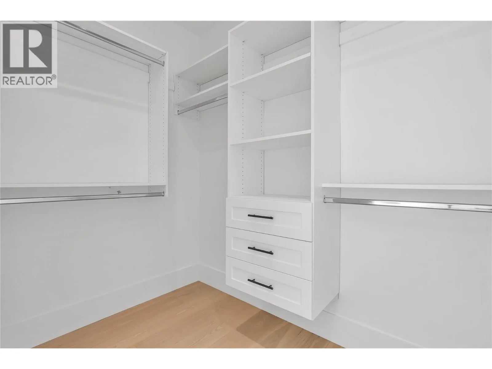 602 Lakeshore Drive Unit# 201