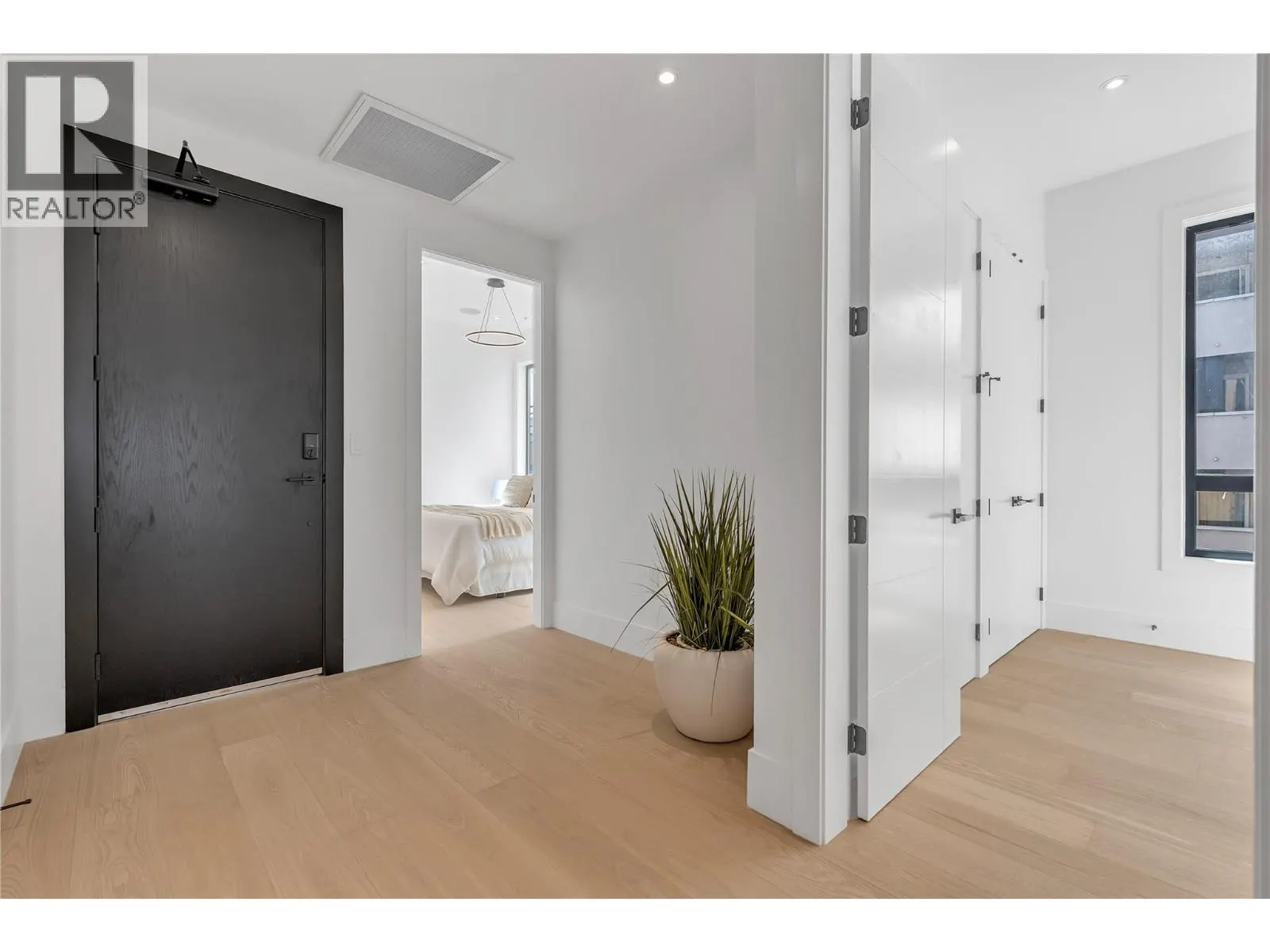 602 Lakeshore Drive Unit# 201