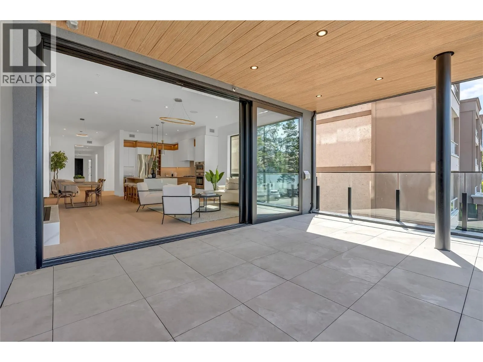 602 Lakeshore Drive Unit# 201