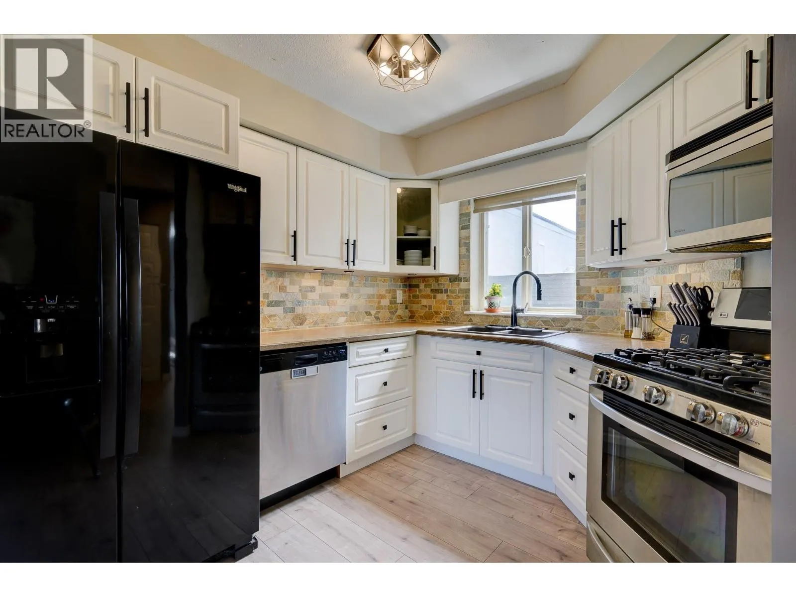 629 LANSDOWNE Street Unit# 208