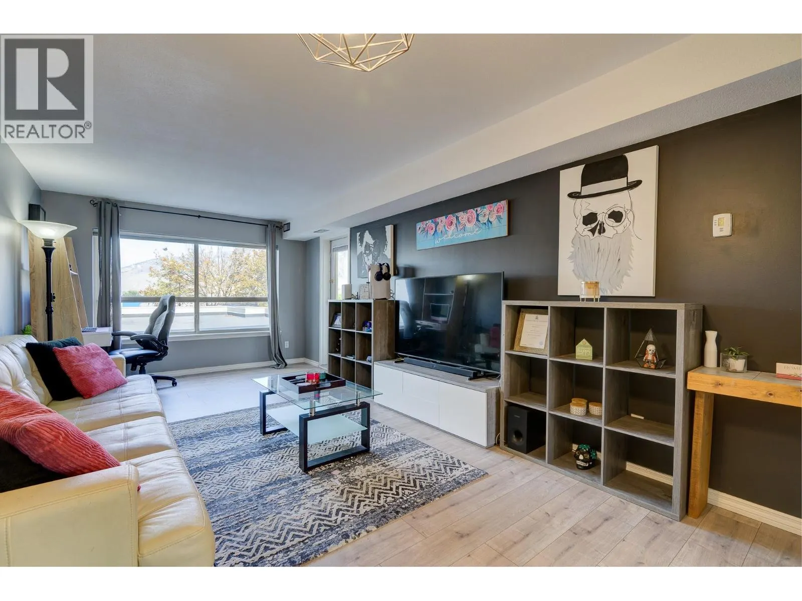 629 LANSDOWNE Street Unit# 208