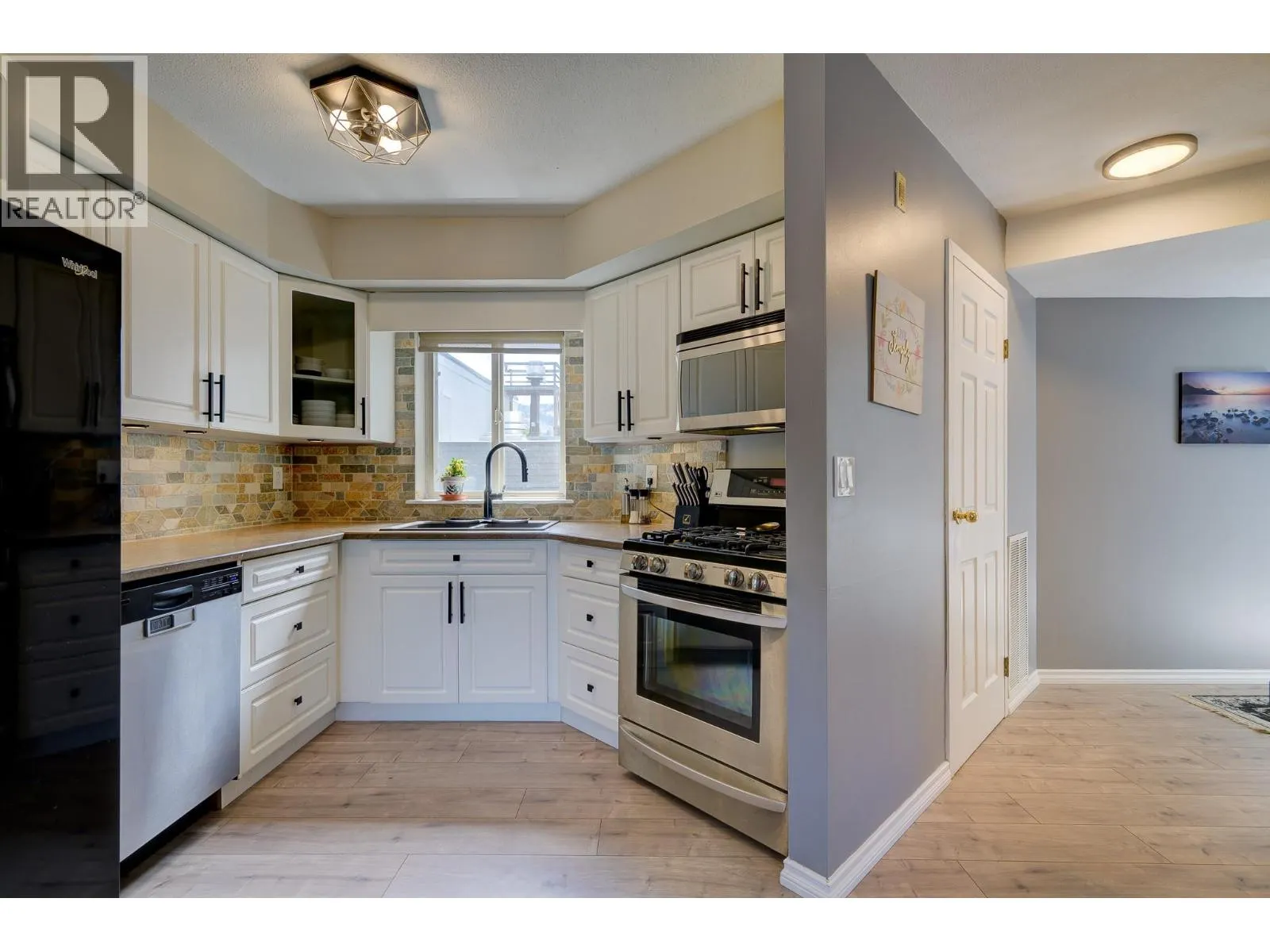 629 LANSDOWNE Street Unit# 208