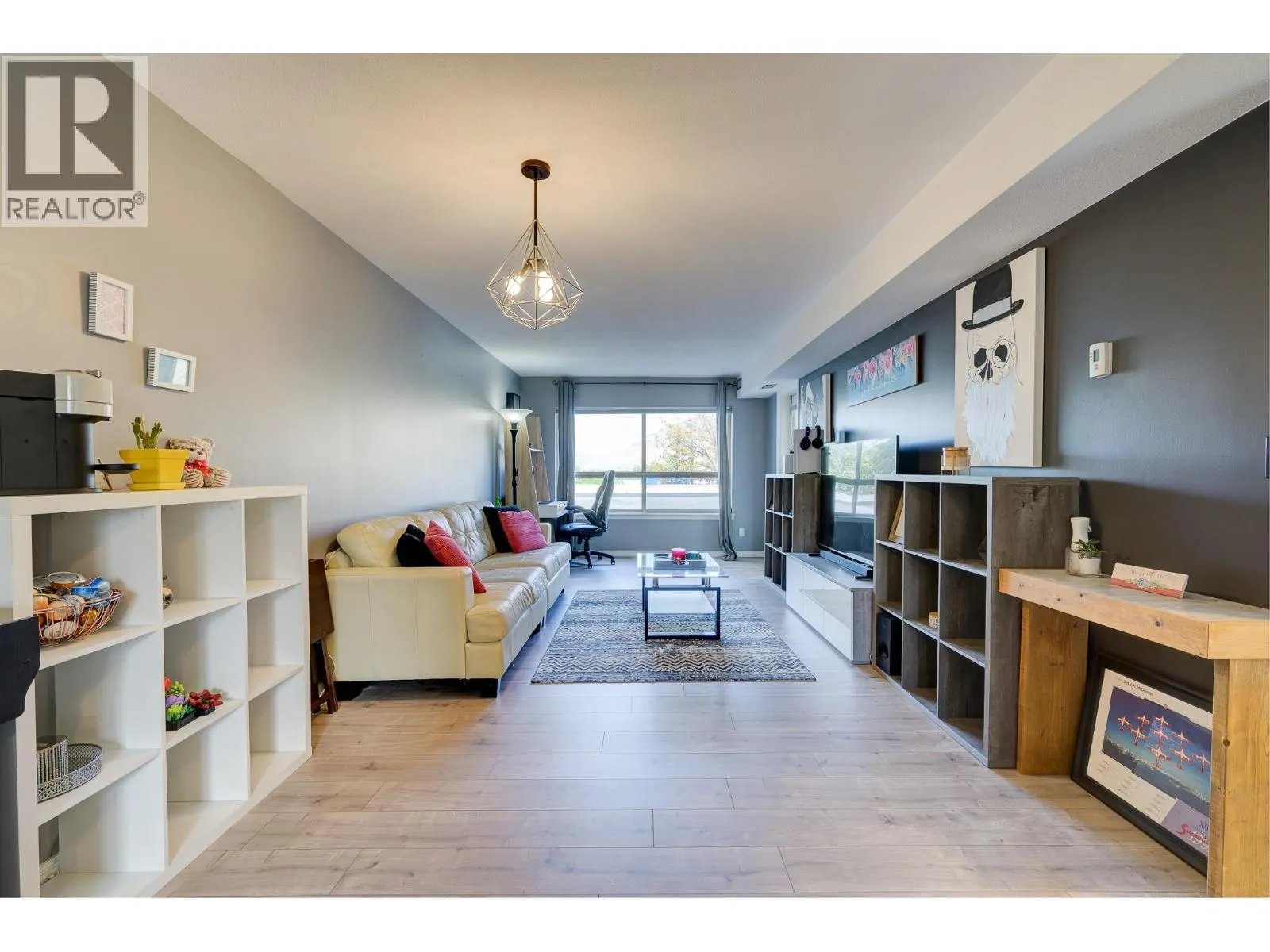 629 LANSDOWNE Street Unit# 208