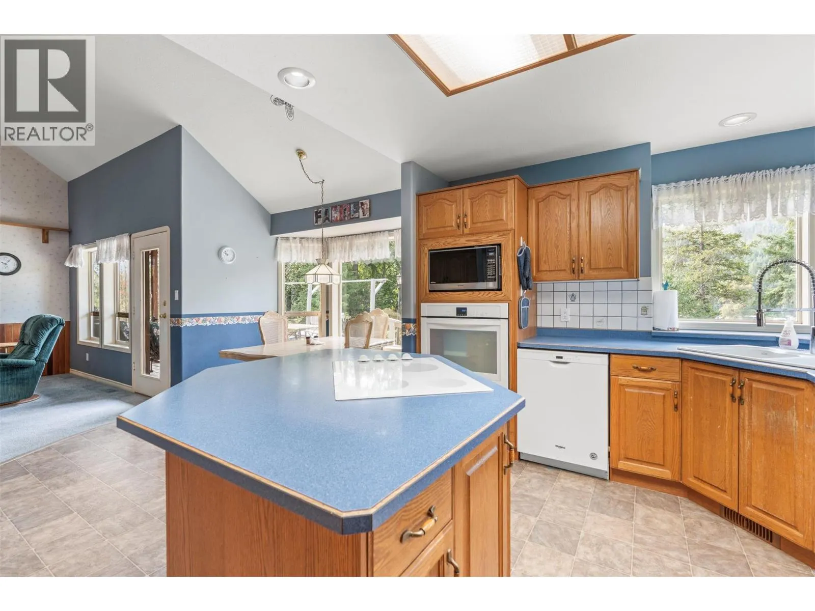 995 Shuswap River Drive