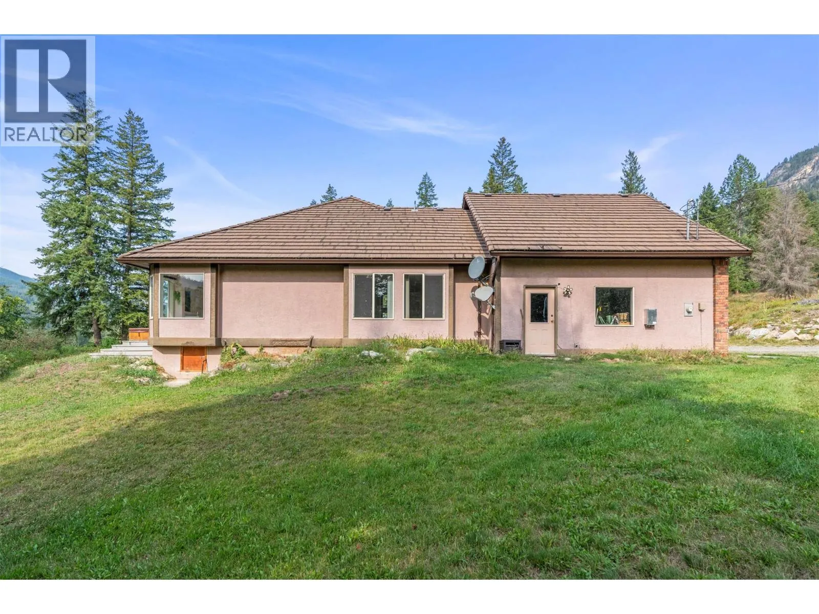 995 Shuswap River Drive